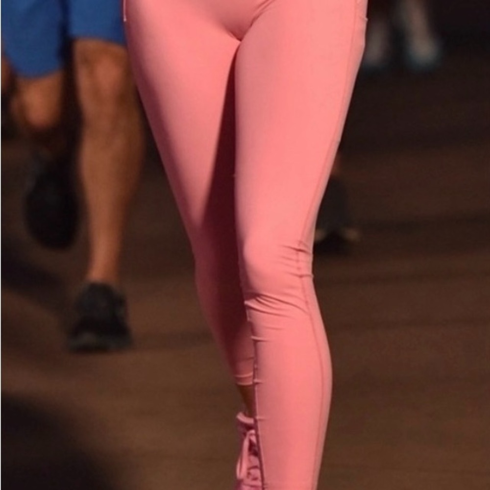 Outdoor Voices X Disney size M Exclusive Minnie Snacks Leggings Pink NWT $148